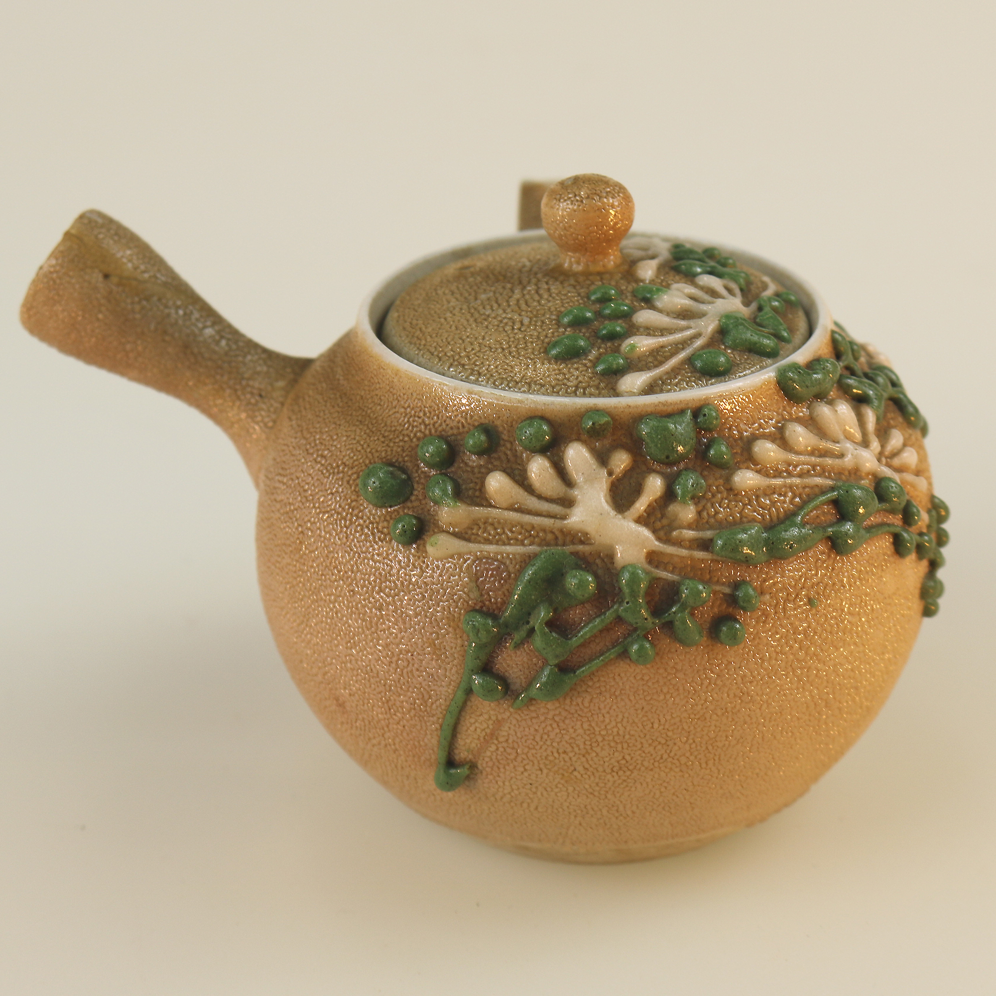 A very pretty Japanese stoneware Kyusu Teapot / Sake Pot C.20thC