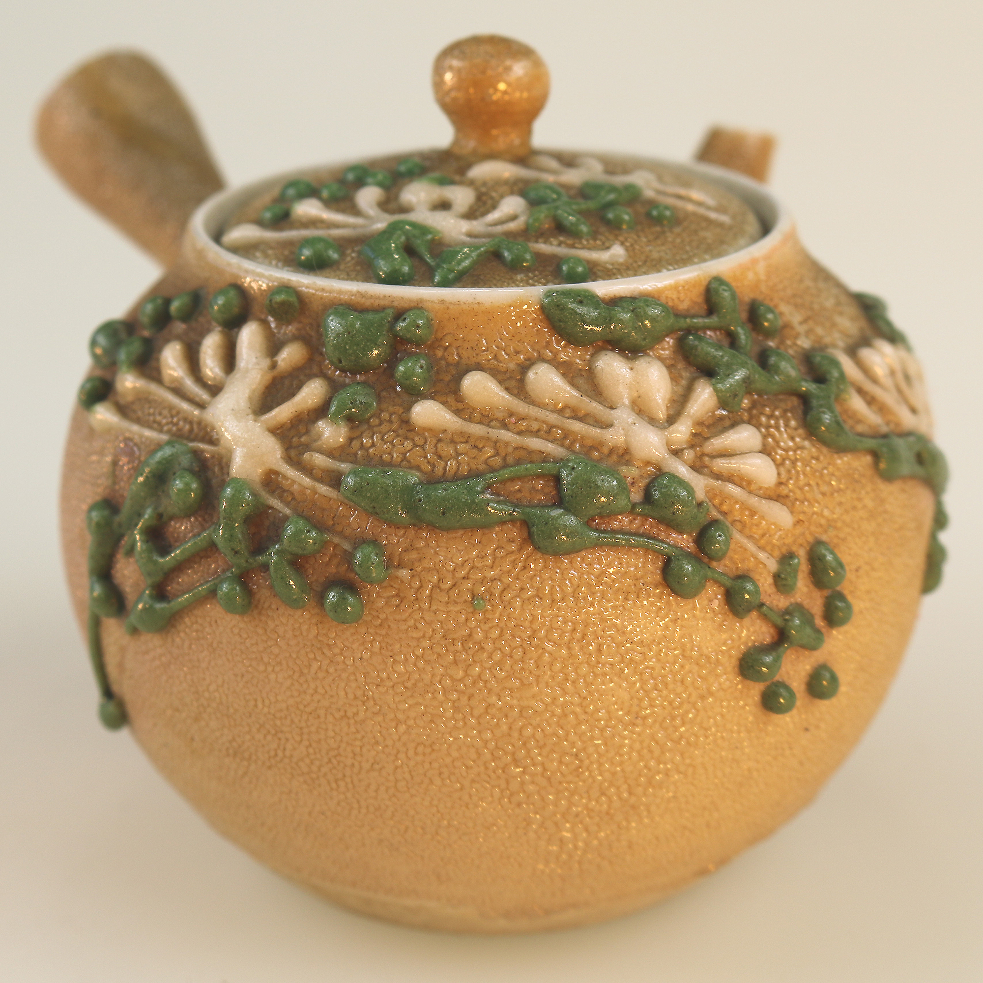 A very pretty Japanese stoneware Kyusu Teapot / Sake Pot C.20thC