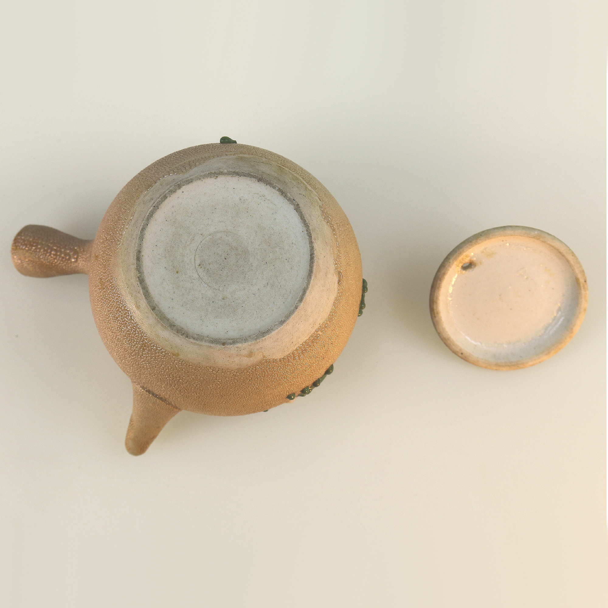 A very pretty Japanese stoneware Kyusu Teapot / Sake Pot C.20thC