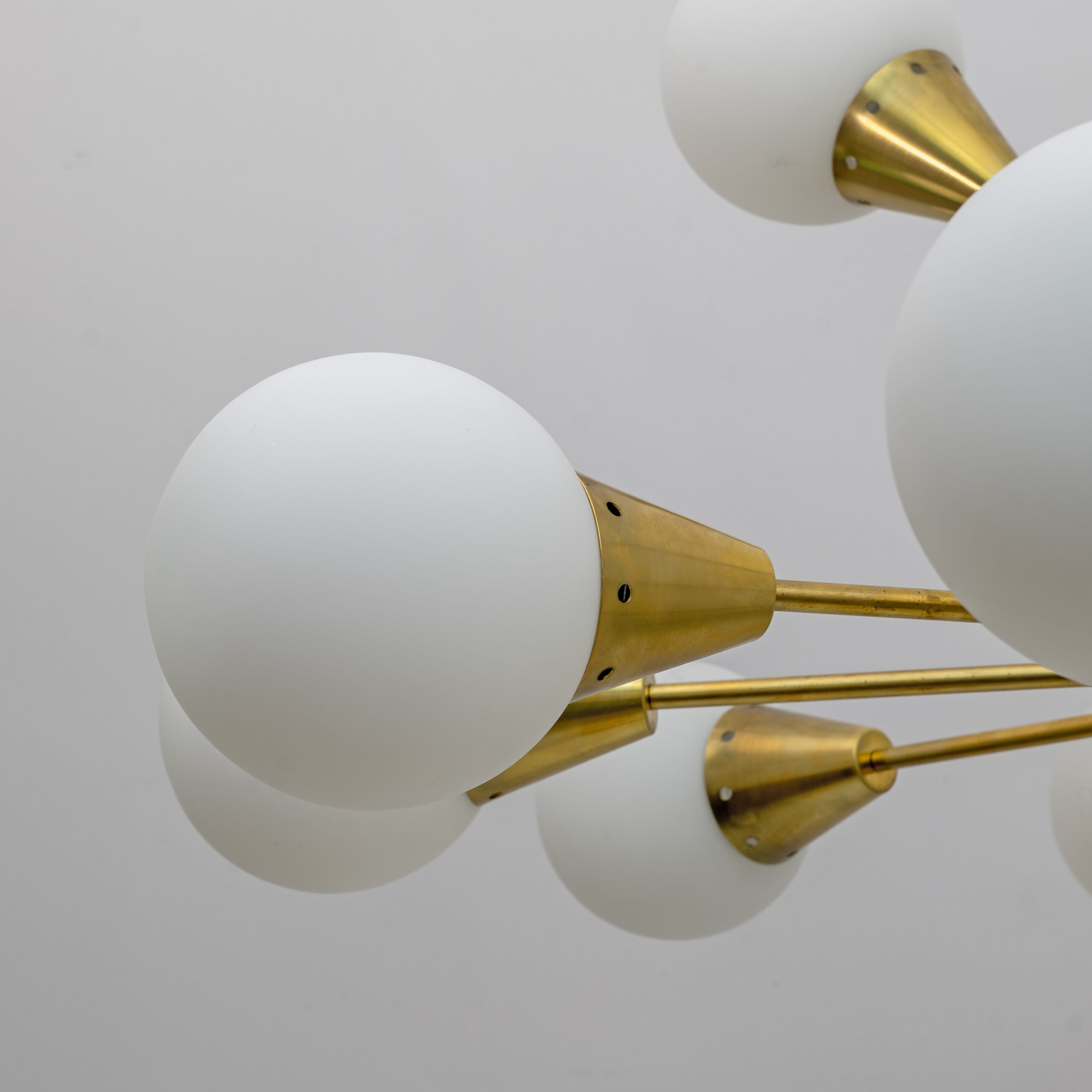 Mid-Century Modern Italian Brass and Glass Opaline Large Sputnik Chandelier, 70s