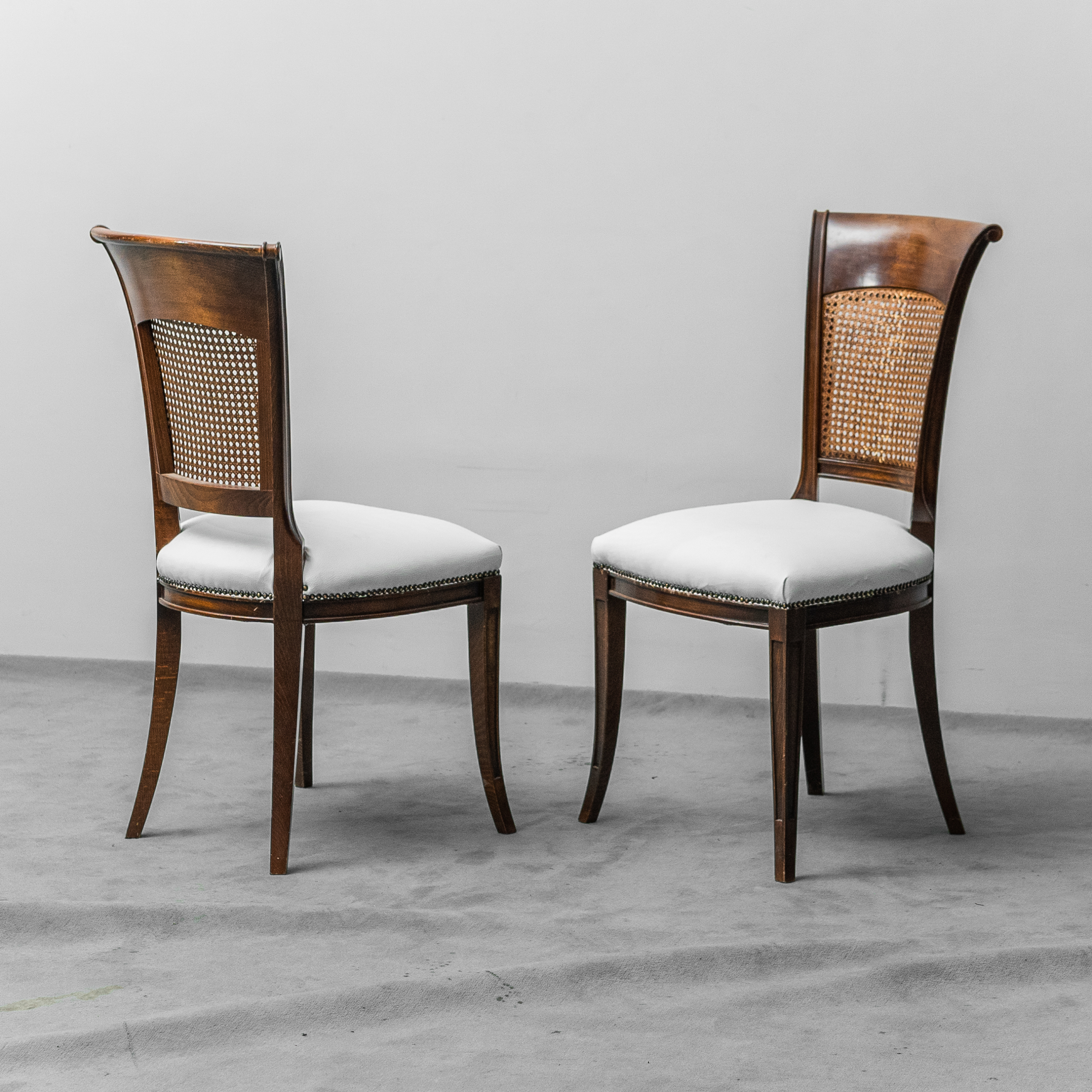 Set Of 4 White Skai Chairs Of Vienna 1950s Vintage
