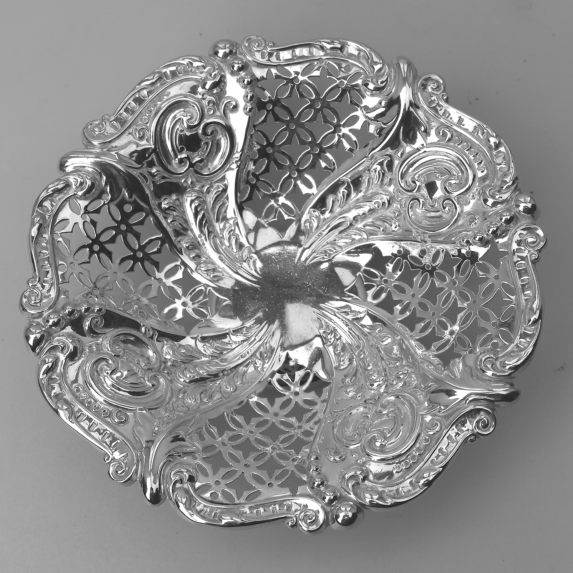 A good antique Victorian English solid silver pierced Tazza Dish 90g C.1898