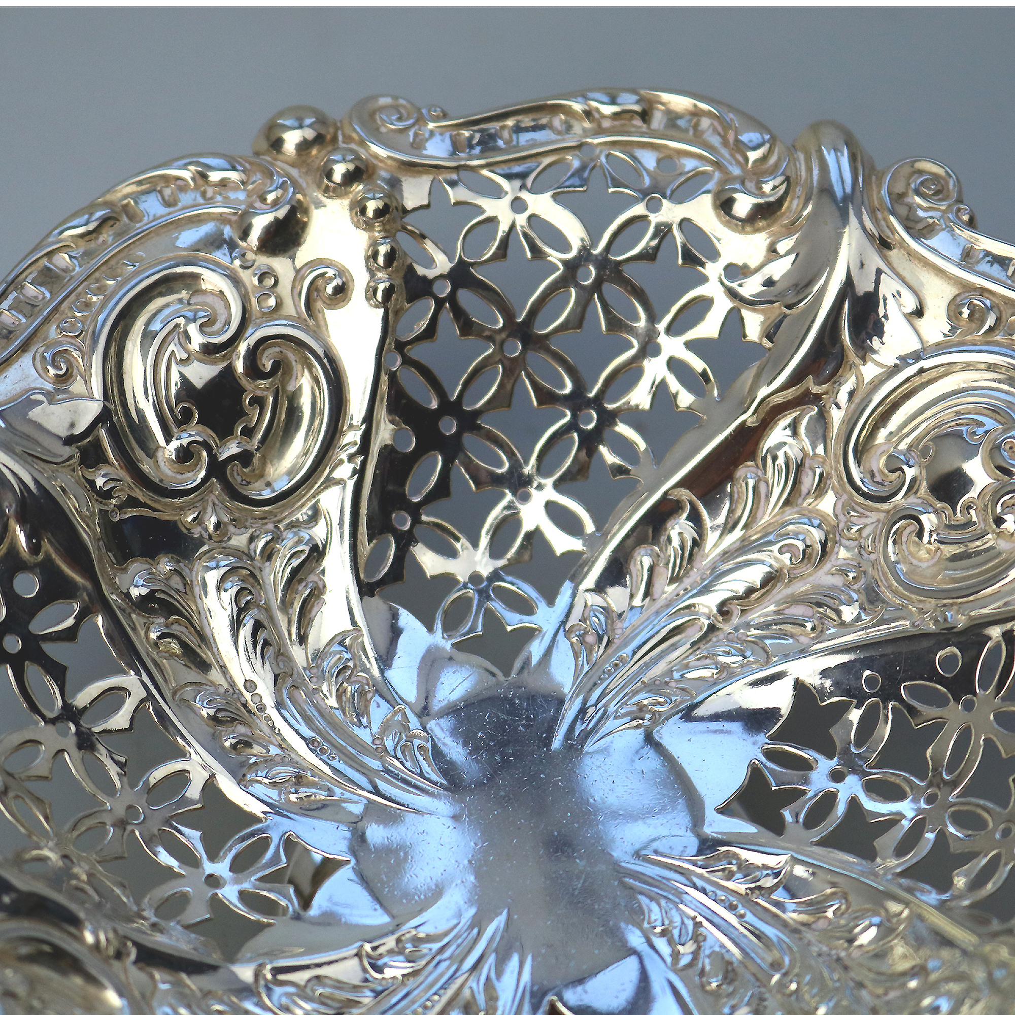 A good antique Victorian English solid silver pierced Tazza Dish 90g C.1898
