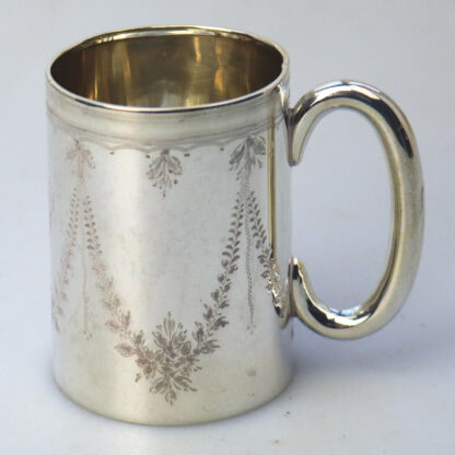 A pretty antique English solid silver engraved Christening Mug 58g C.1921 - Image 2