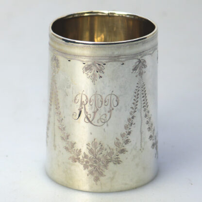 A pretty antique English solid silver engraved Christening Mug 58g C.1921 - Image 3
