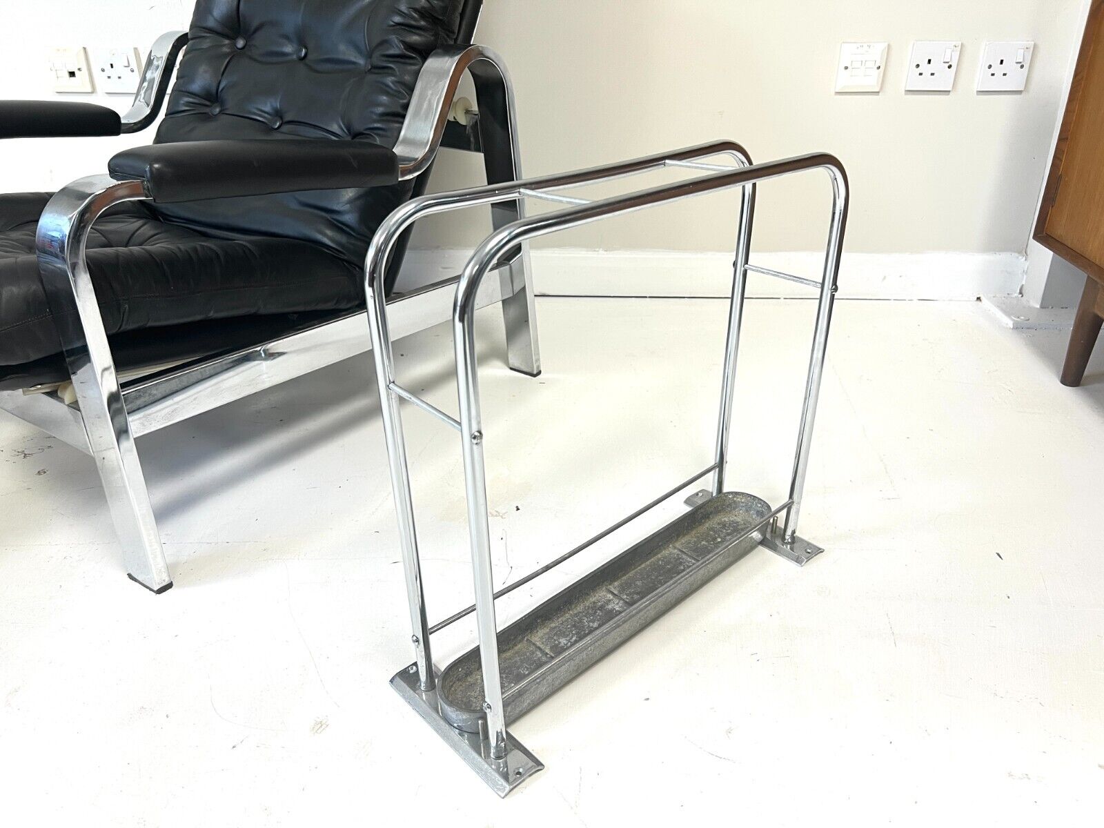 Bauhaus Style, Chrome Stick Stand