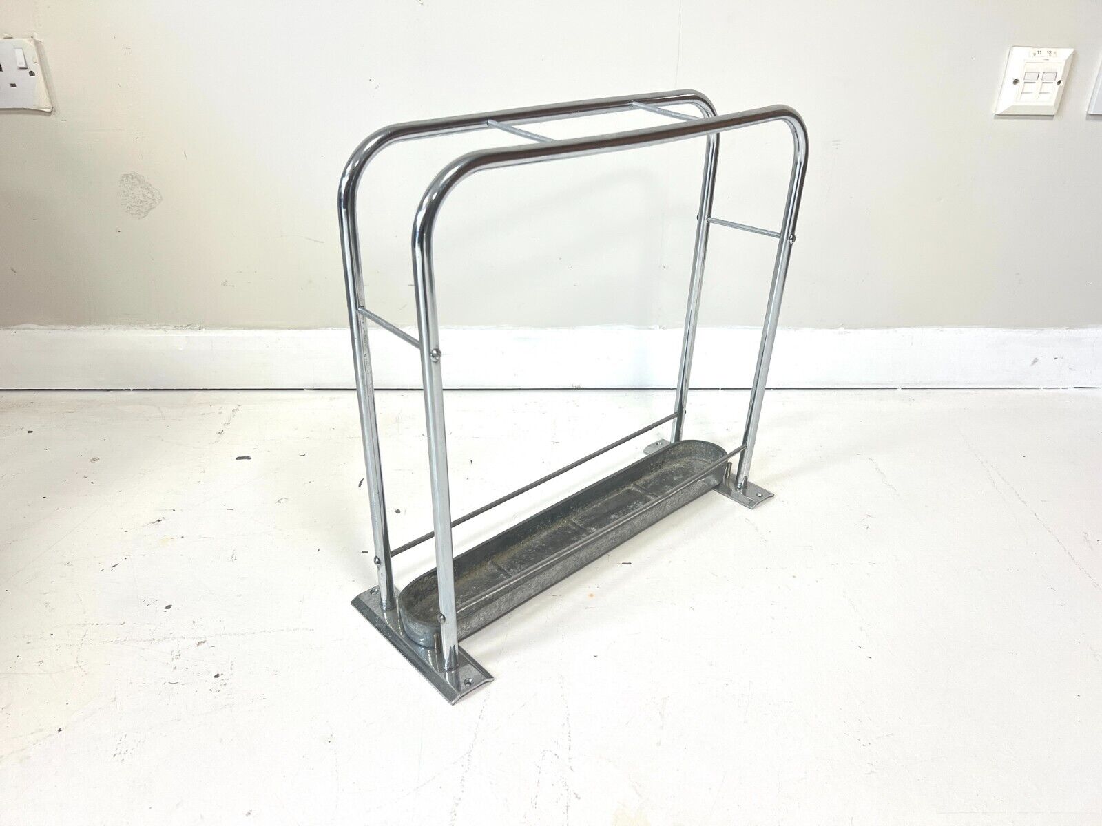 Bauhaus Style, Chrome Stick Stand
