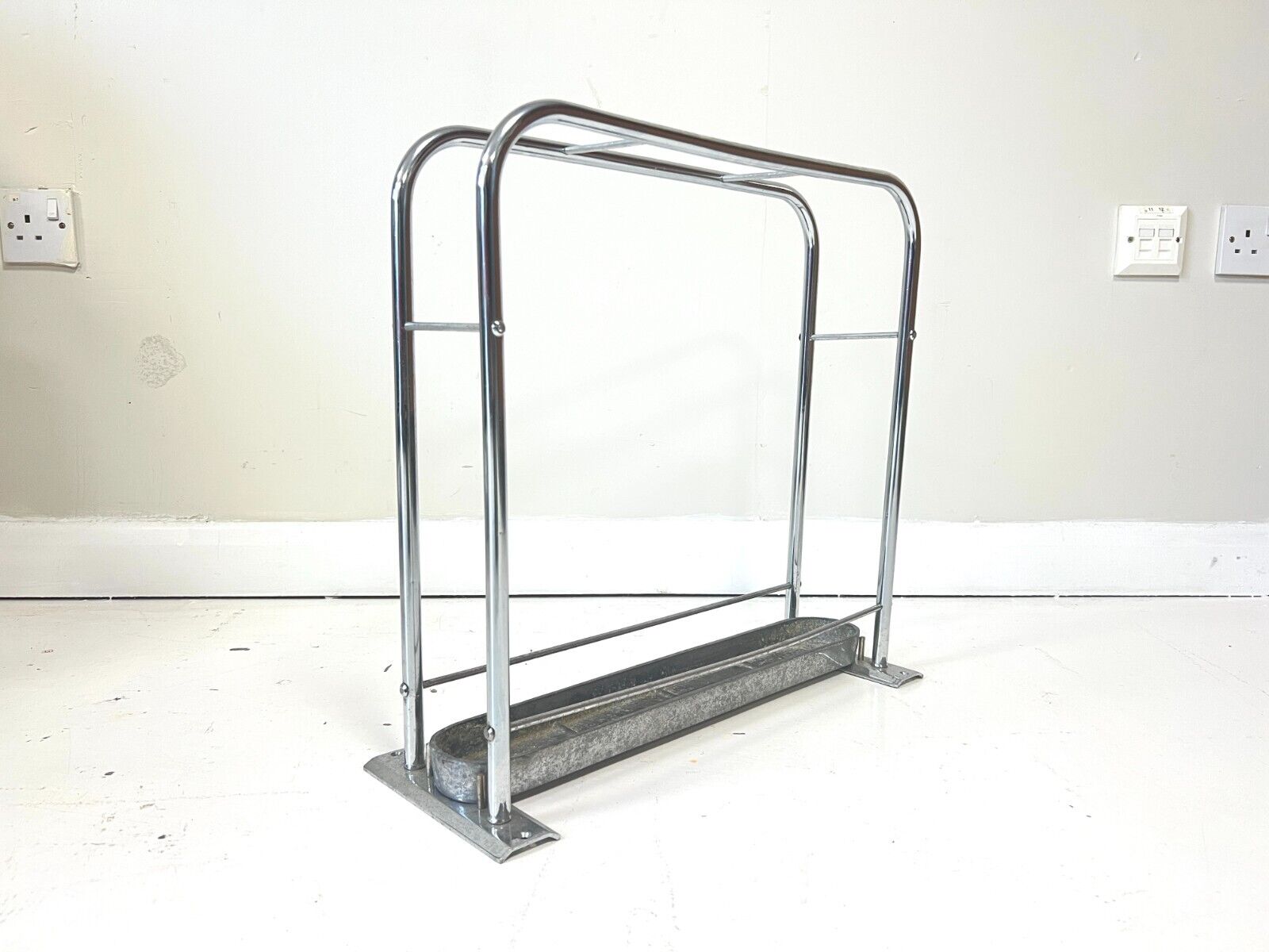 Bauhaus Style, Chrome Stick Stand