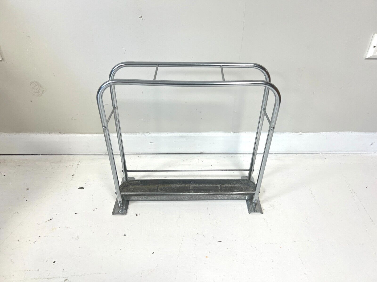 Bauhaus Style, Chrome Stick Stand