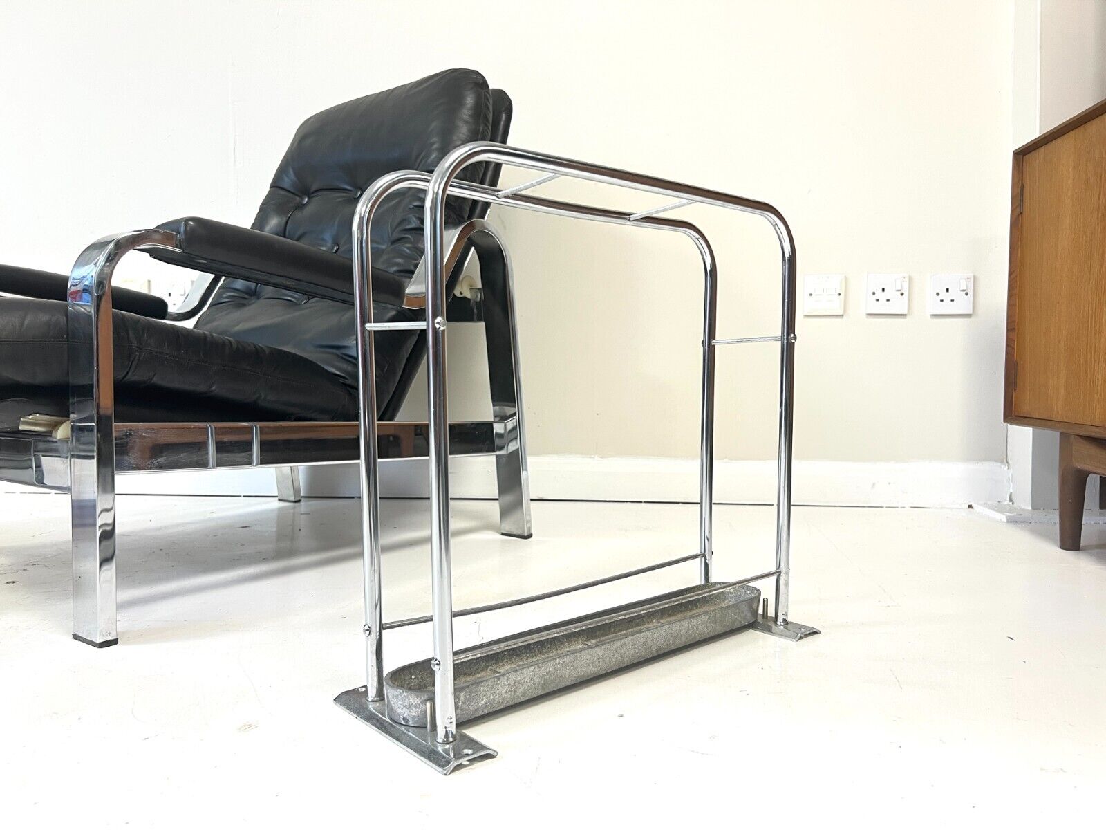 Bauhaus Style, Chrome Stick Stand