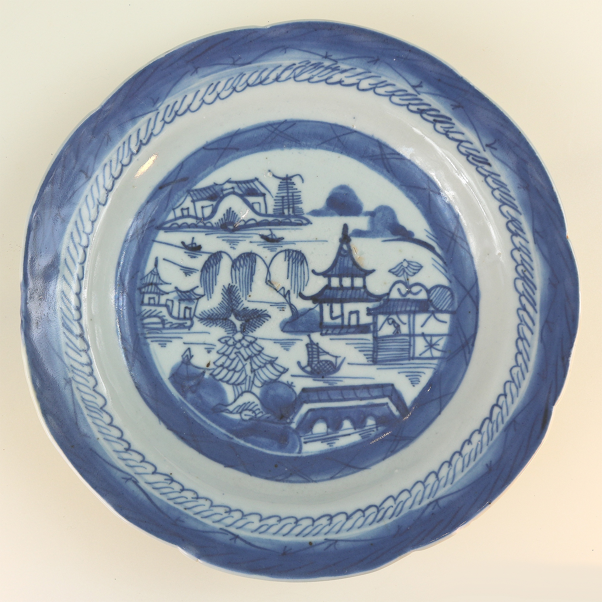 An attractive antique Chinese export hand-painted Plate C.late 18th/early 19thC