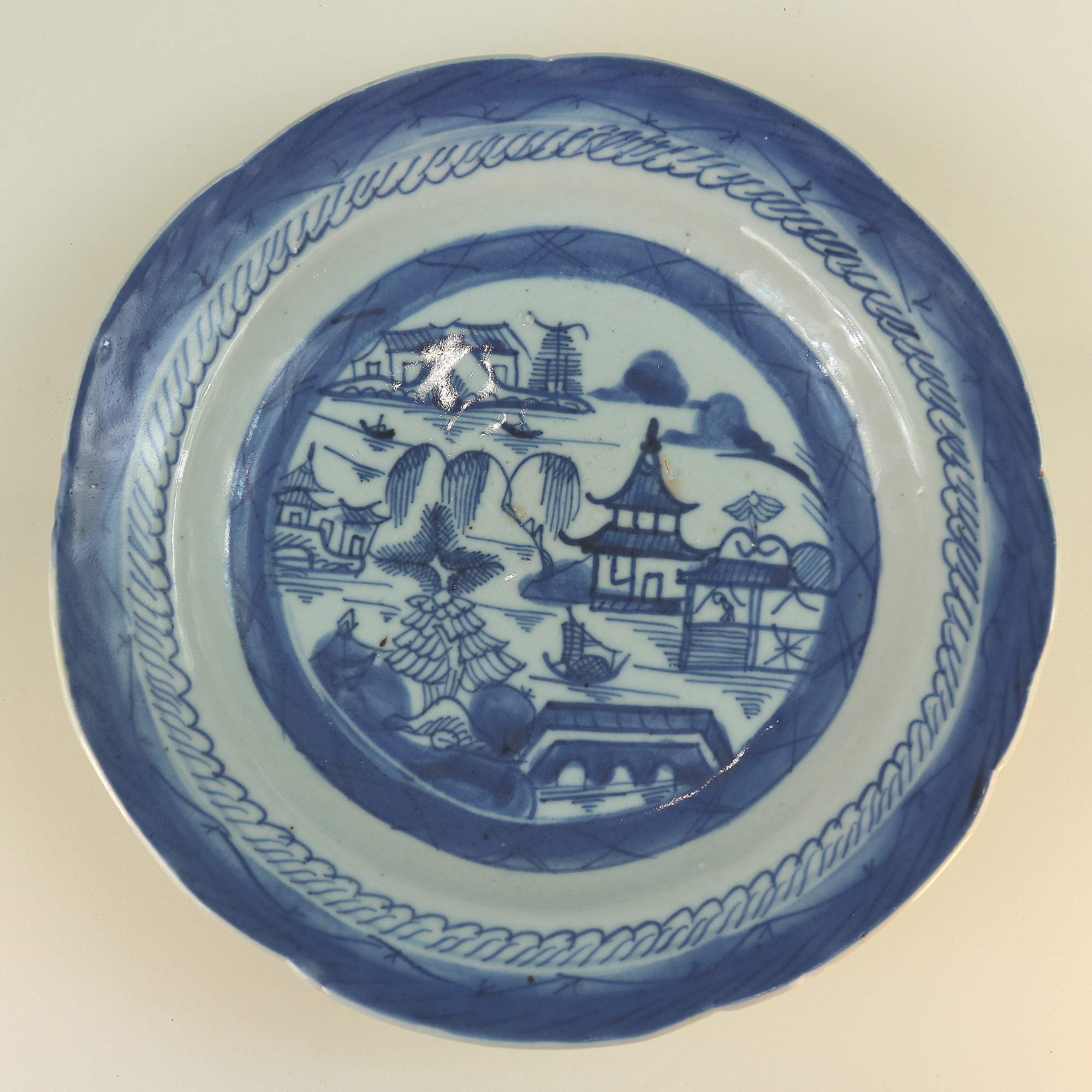 An attractive antique Chinese export hand-painted Plate C.late 18th/early 19thC