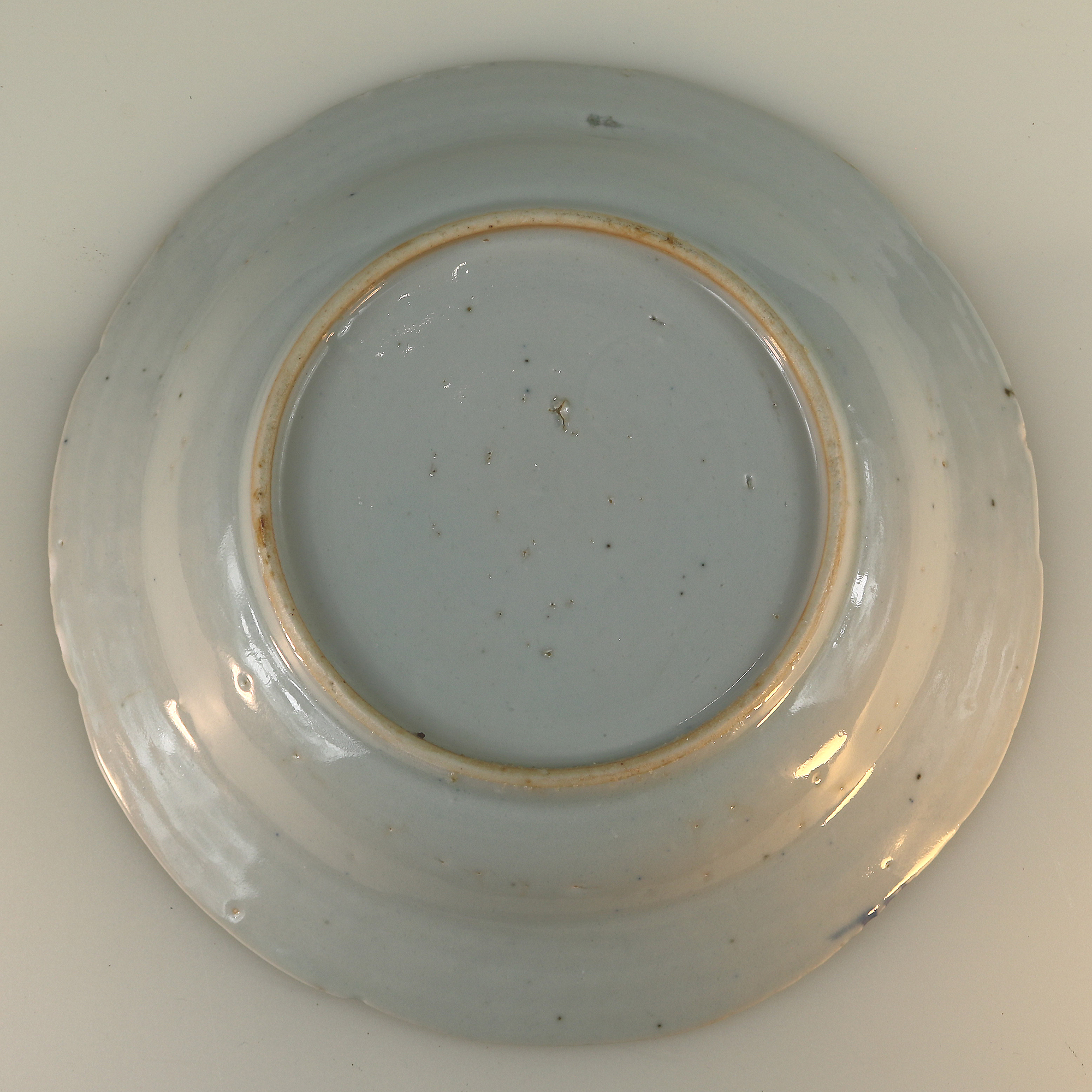 An attractive antique Chinese export hand-painted Plate C.late 18th/early 19thC