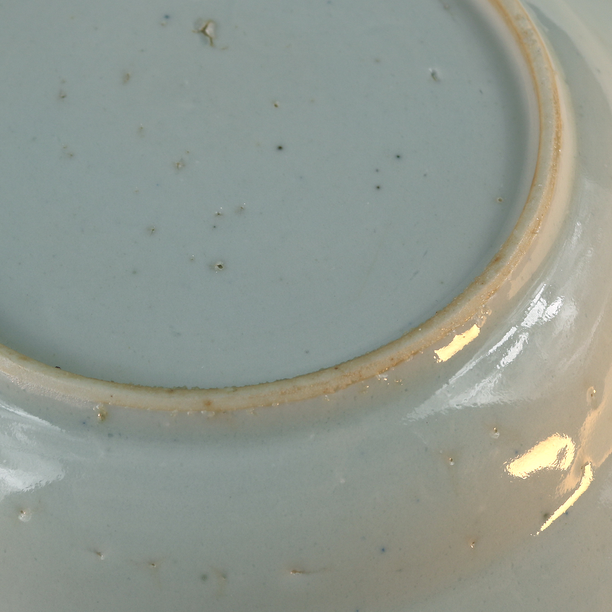 An attractive antique Chinese export hand-painted Plate C.late 18th/early 19thC