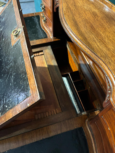 Edwardian Mahogany Gallery Back Kneehole Desk