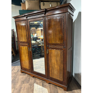 Edwardian Mahogany Wardrobe / Compactum