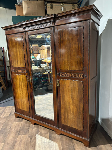 Edwardian Mahogany Wardrobe / Compactum