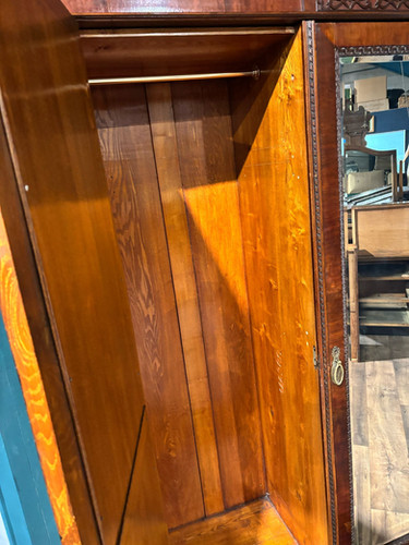 Edwardian Mahogany Wardrobe / Compactum