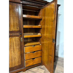 Edwardian Mahogany Wardrobe / Compactum
