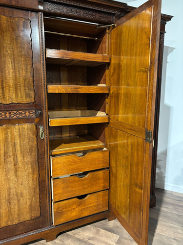 Edwardian Mahogany Wardrobe / Compactum