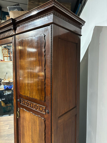 Edwardian Mahogany Wardrobe / Compactum