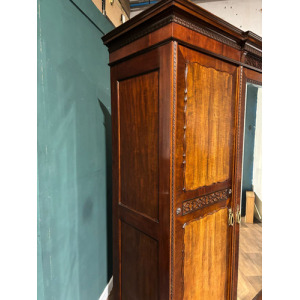 Edwardian Mahogany Wardrobe / Compactum