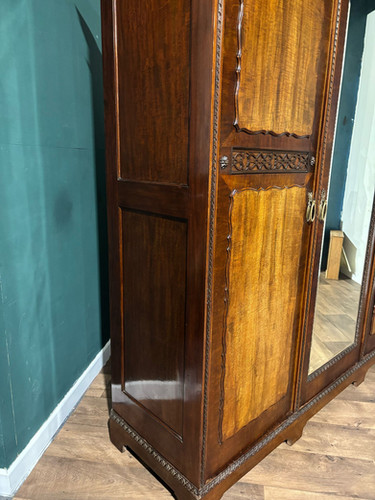 Edwardian Mahogany Wardrobe / Compactum