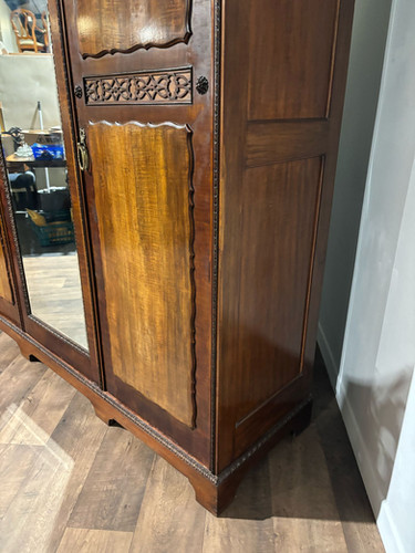 Edwardian Mahogany Wardrobe / Compactum