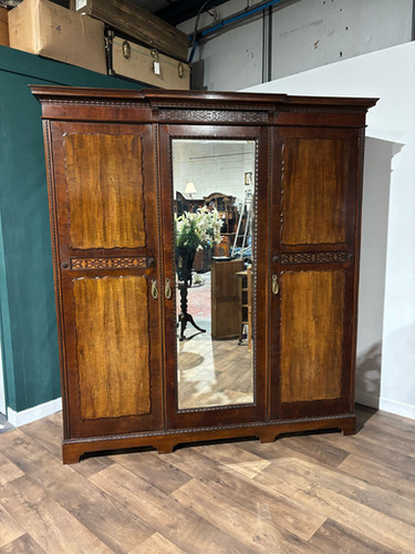 Edwardian Mahogany Wardrobe / Compactum