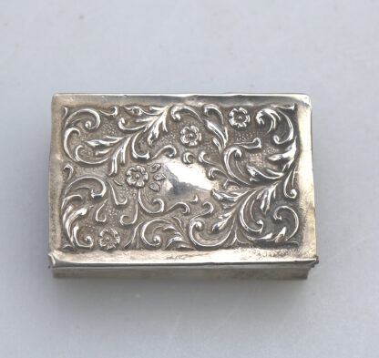 An antique Art Nouveau English solid silver repousse Matchbox Cover C.1904 - Image 2