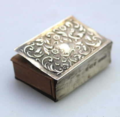An antique Art Nouveau English solid silver repousse Matchbox Cover C.1904 - Image 4