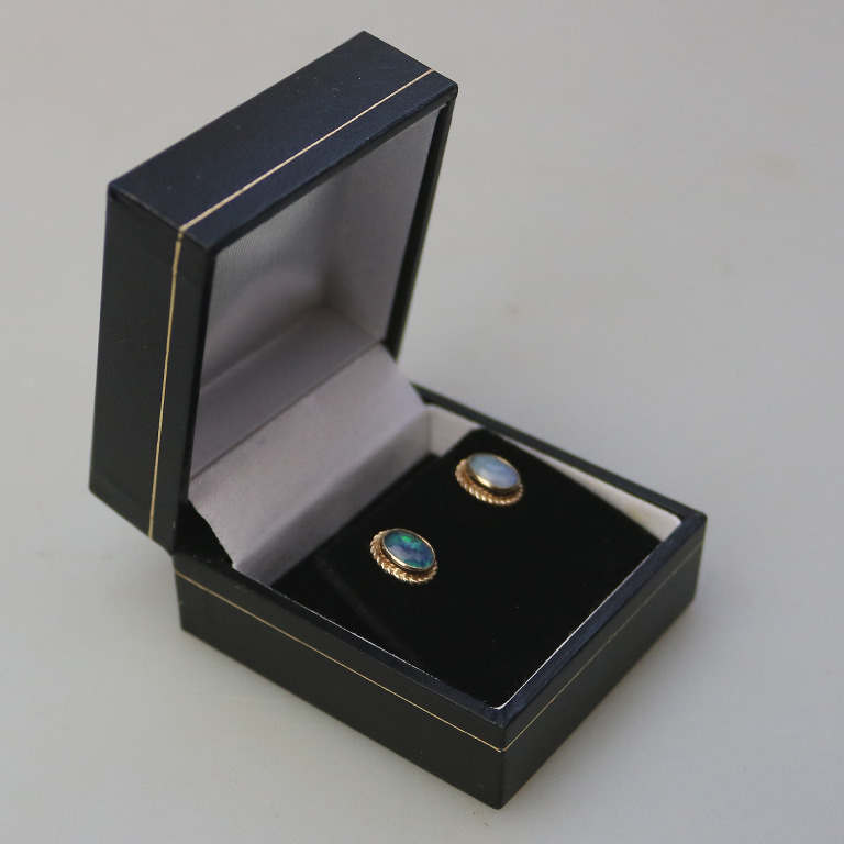 A pair of vintage 9ct gold and opal Earrings - boxed C.20thC - Image 2
