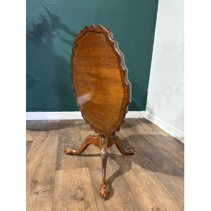 Reproduction Tilt Top Pie Crust Edge Side Table