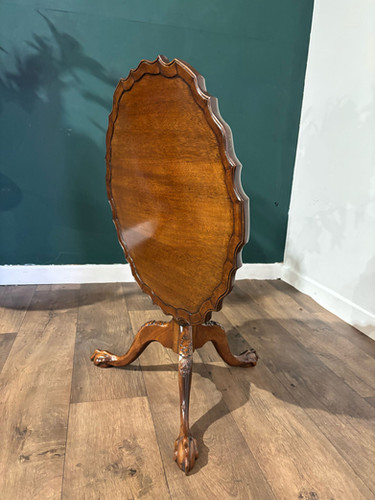 Reproduction Tilt Top Pie Crust Edge Side Table