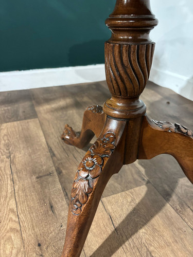 Reproduction Tilt Top Pie Crust Edge Side Table