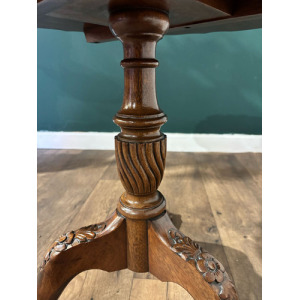 Reproduction Tilt Top Pie Crust Edge Side Table