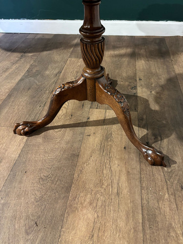 Reproduction Tilt Top Pie Crust Edge Side Table