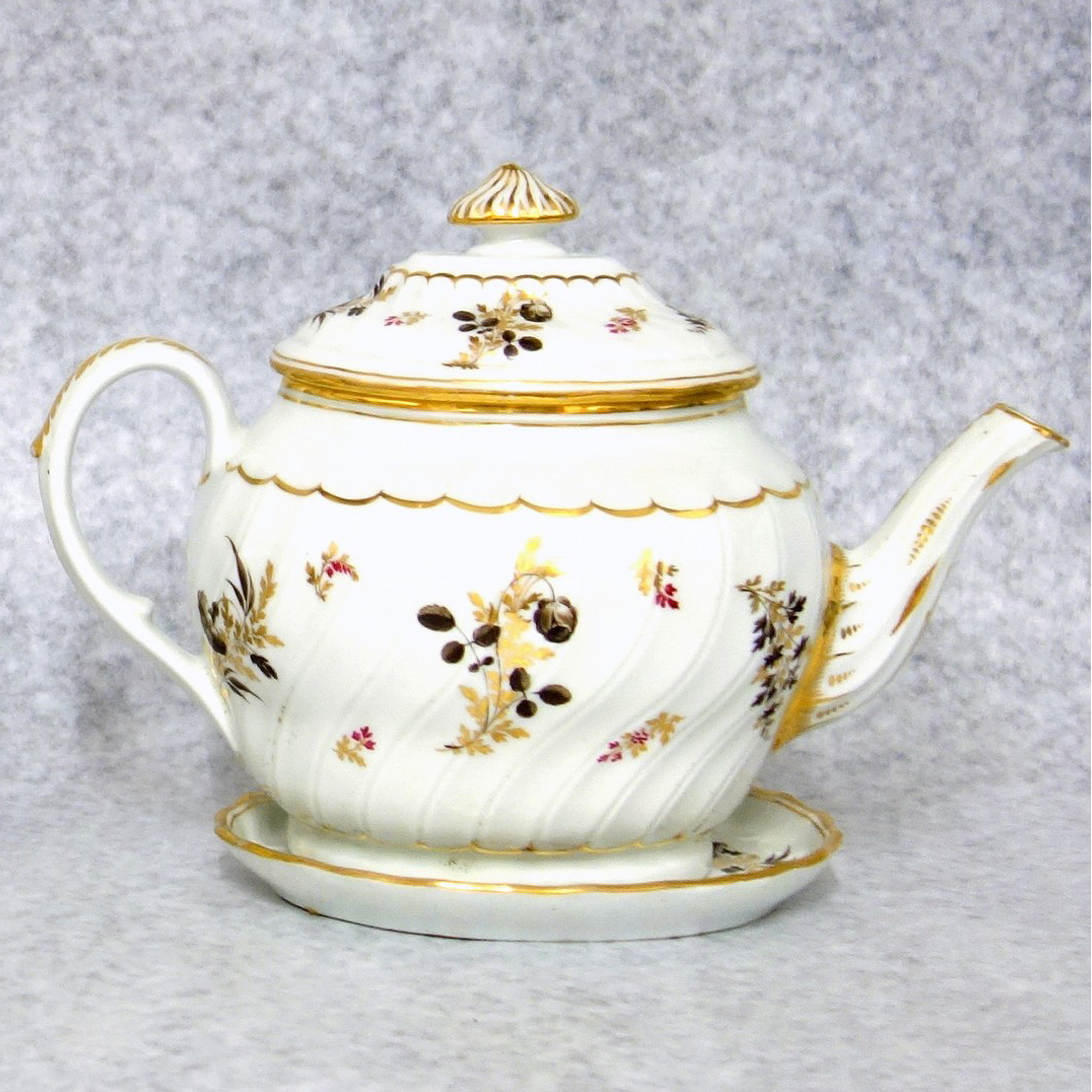 Antique Georgian Chamberlains Worcester porcelain Teapot Cover and Stand C.18thC