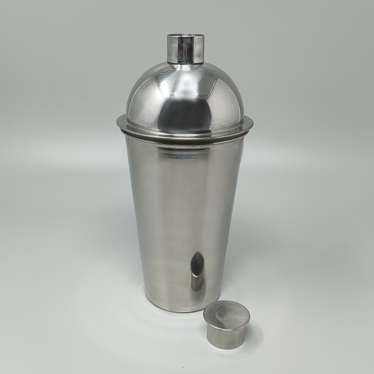 1930s Astonishing Art Deco Cocktail Shaker. Made in France