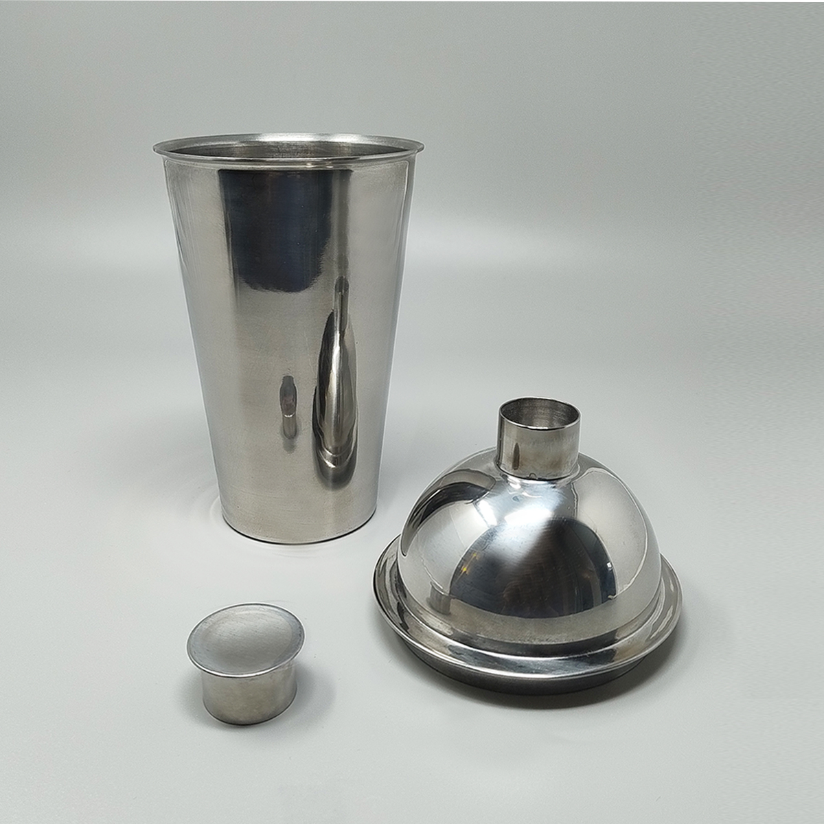 1930s Astonishing Art Deco Cocktail Shaker. Made in France