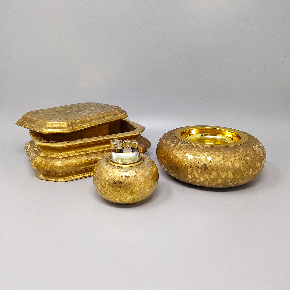 1970s Exquisited Handcrafted Smoking Set in Ceramic and Gold Leaf. Made in italy