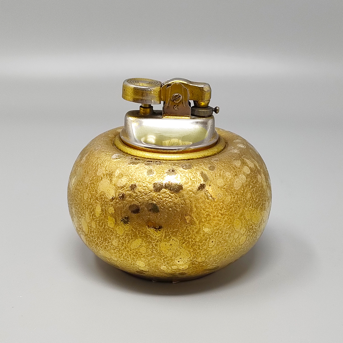 1970s Exquisited Handcrafted Smoking Set in Ceramic and Gold Leaf. Made in italy