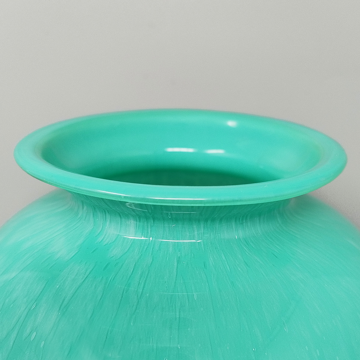 1970s Exquisited Handcrafted Green Vase by V.A.M. in Murano Glass. Made in Italy