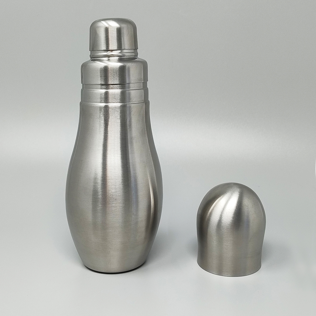 1970s Gorgeous "Bowling" Cocktail Shaker With Ice Bucket Tauma by Guzzini. Made in Italy