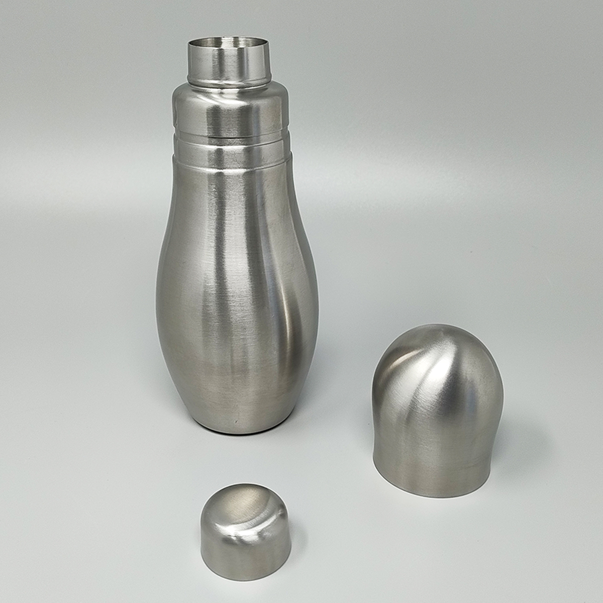 1970s Gorgeous "Bowling" Cocktail Shaker With Ice Bucket Tauma by Guzzini. Made in Italy