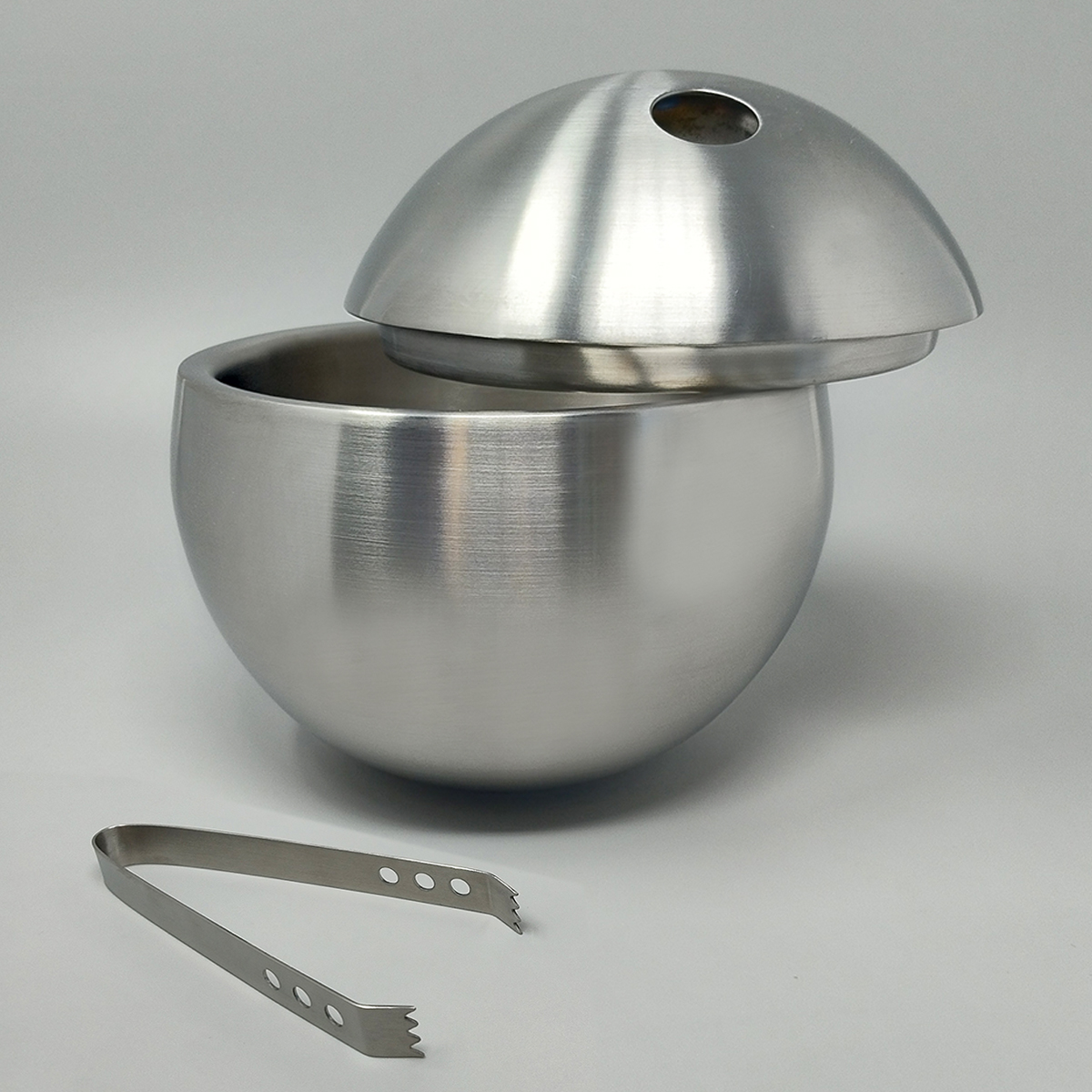 1970s Gorgeous "Bowling" Cocktail Shaker With Ice Bucket Tauma by Guzzini. Made in Italy