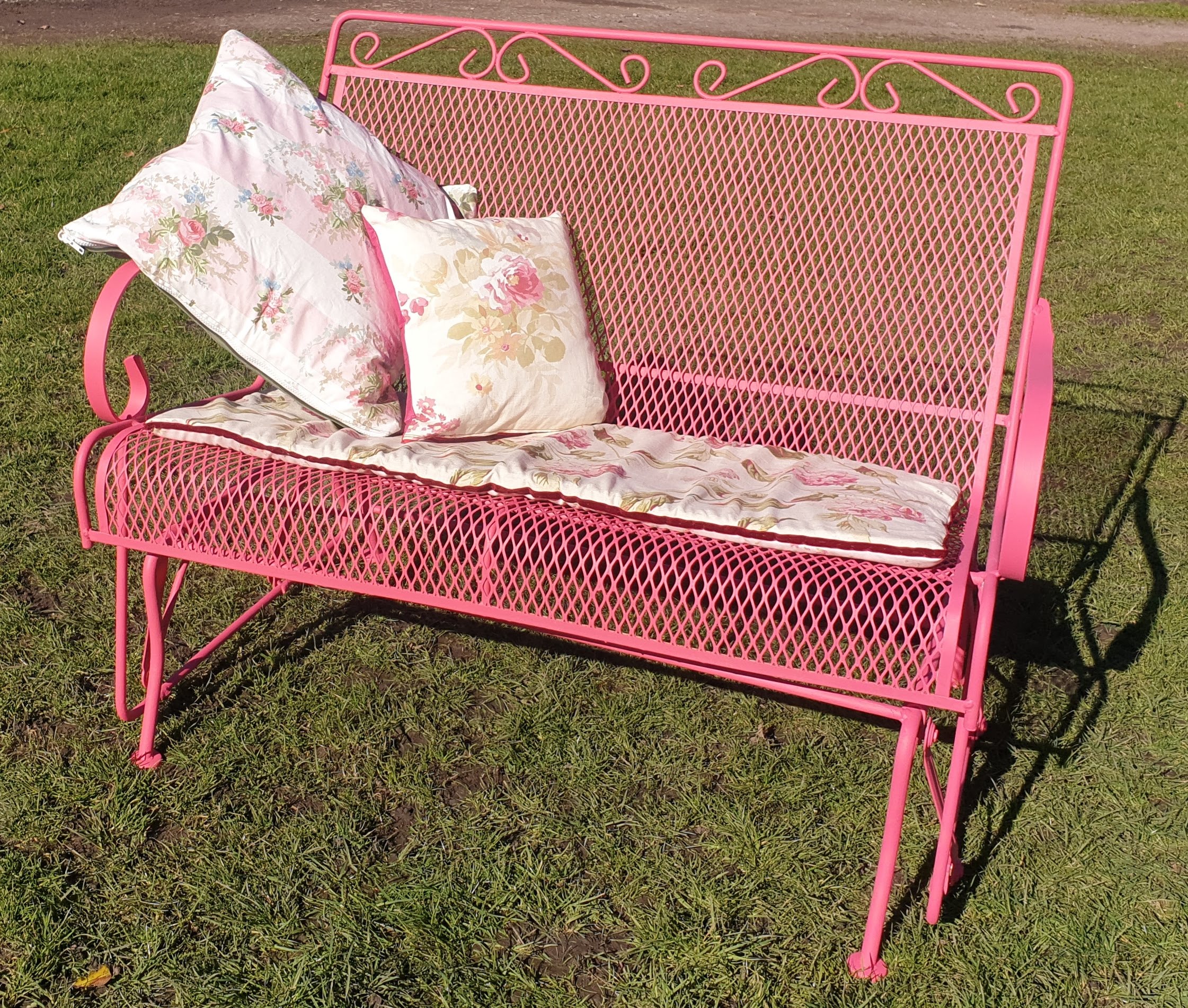 Vintage Metal Mesh Patio Glider Swing Bench - Pink Retro Garden Seat