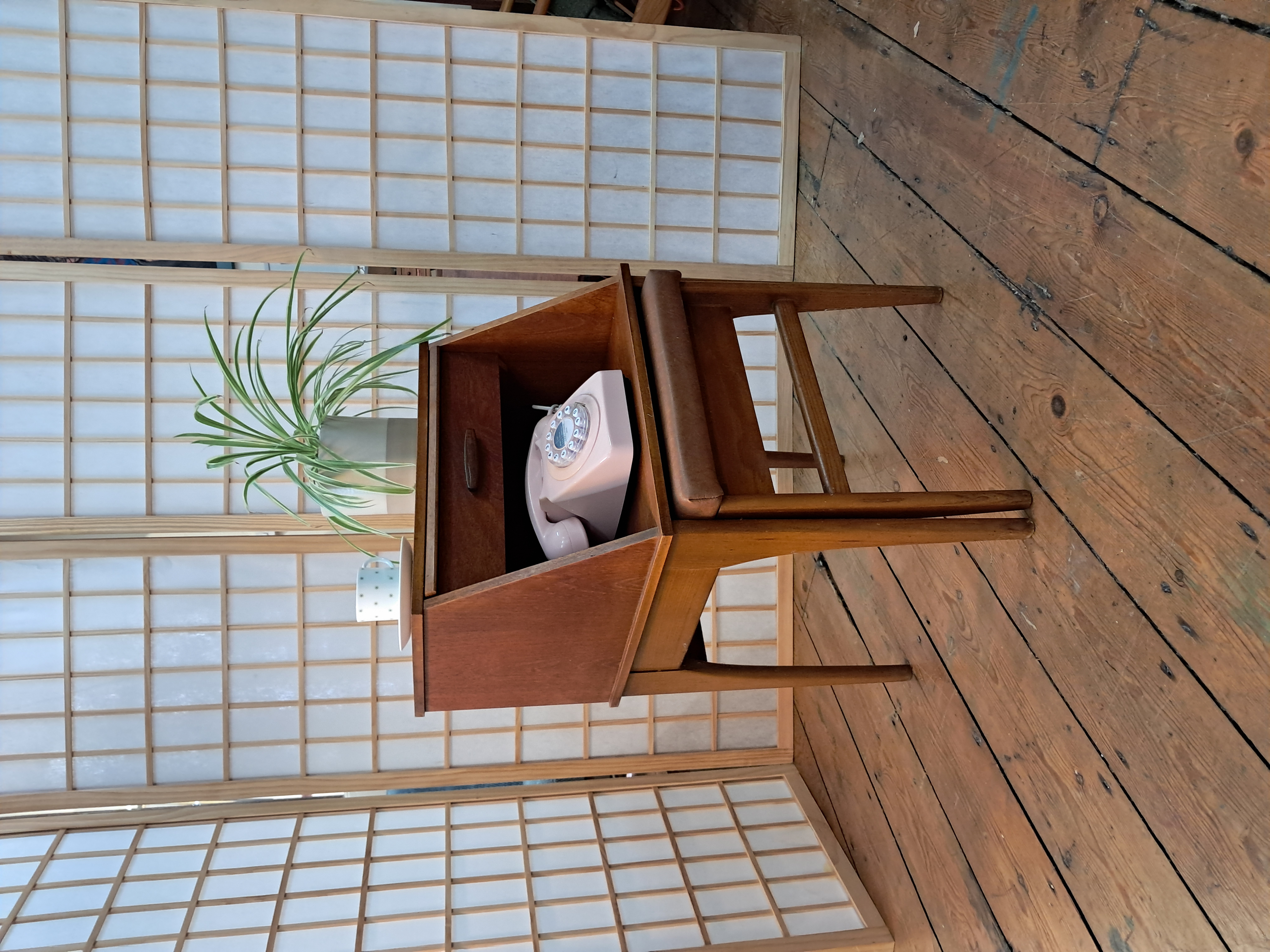 Super Cute and Handy Chippy telephone table!
