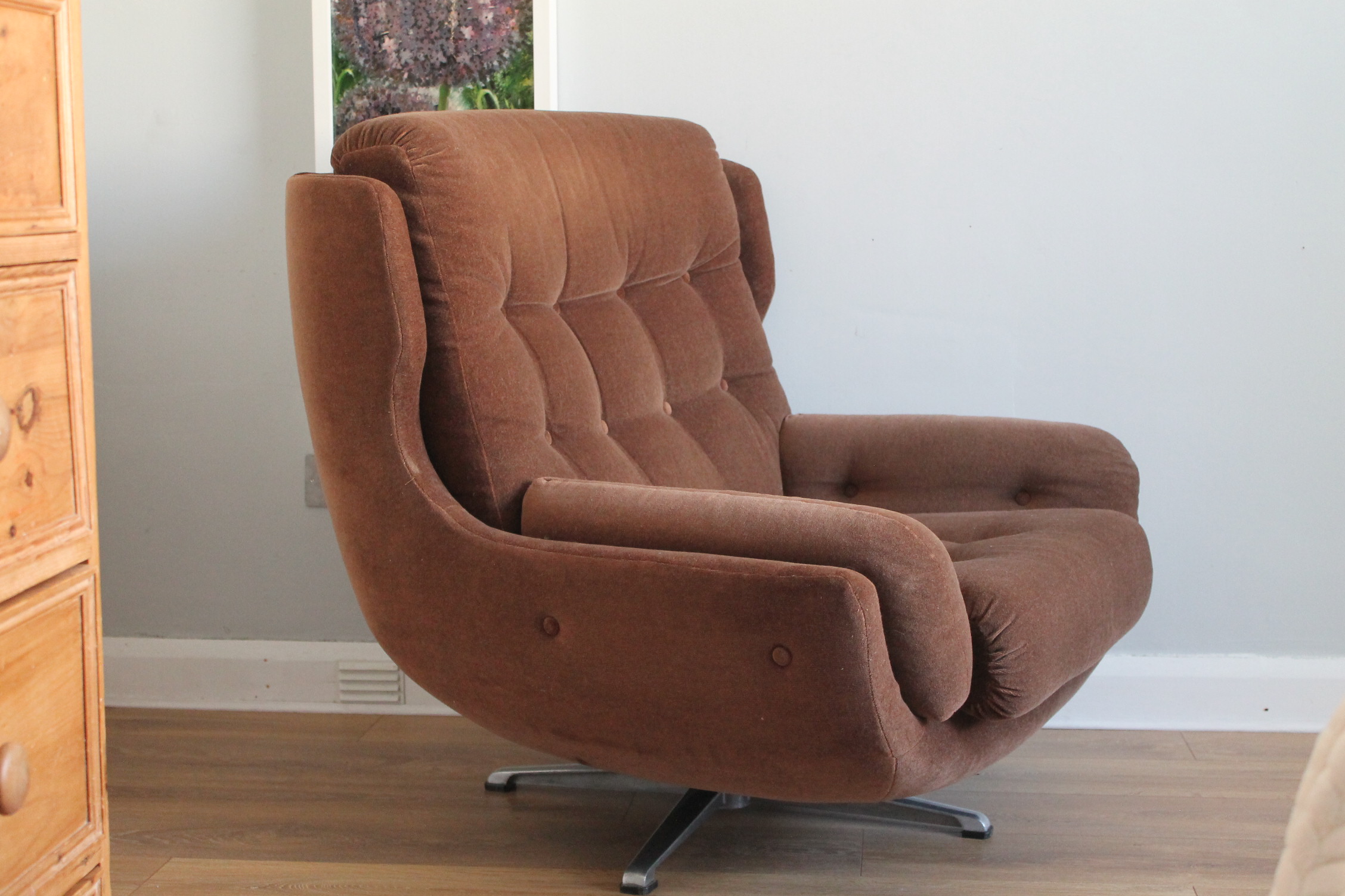 Mid Century Modern Egg style armchair