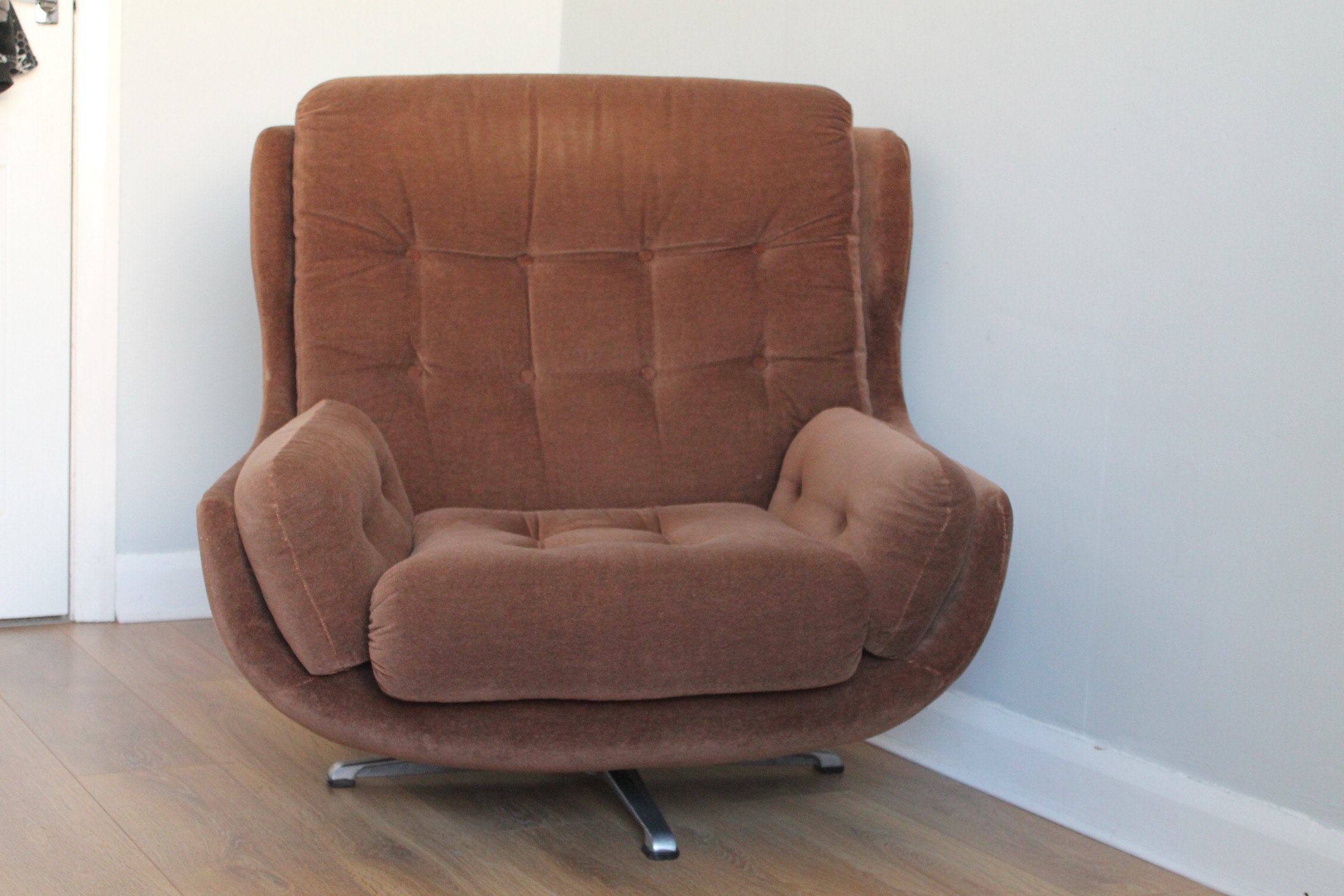 Mid Century Modern Egg style armchair